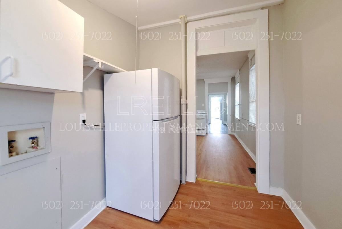 2424 Rowan St - Photo 3 of 10