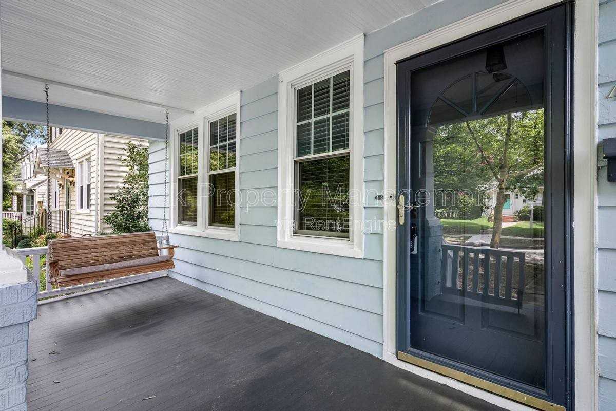 4007 Chevy Chase St - Photo 3 of 10