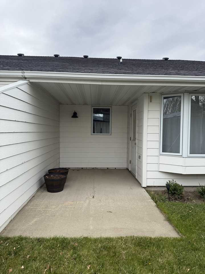 1009 34th Ave Sw #NA - Photo 3 of 22