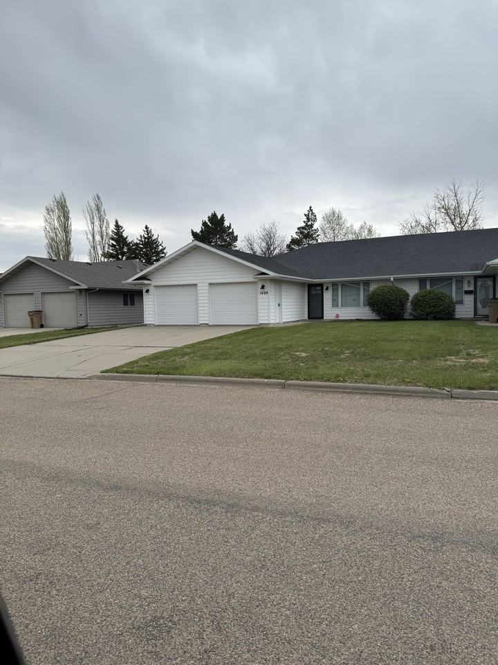 1009 34th Ave Sw #NA - Photo 6 of 22