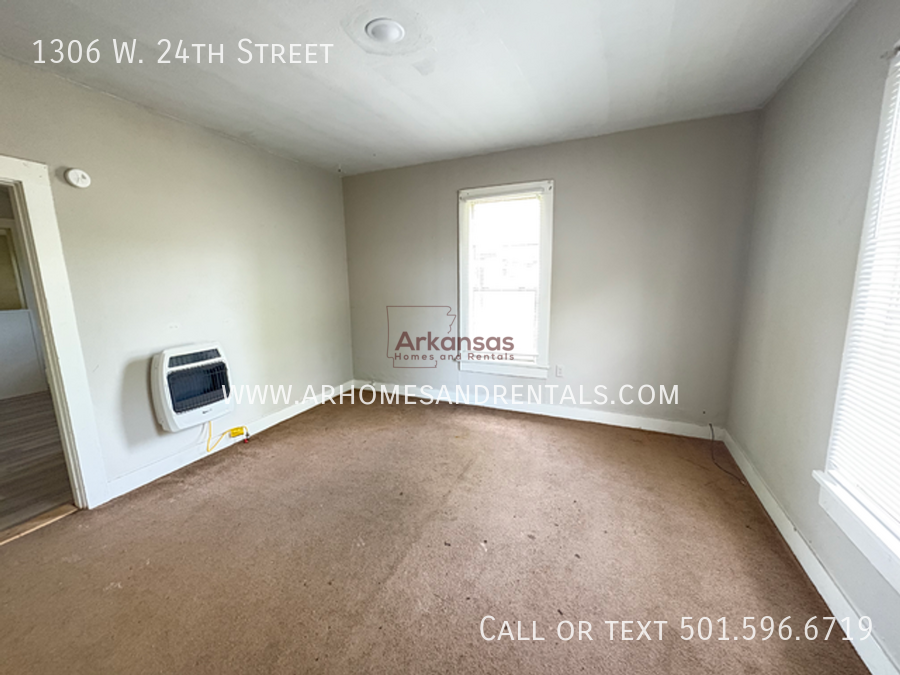 1306 W 24th St - Photo 4 of 10