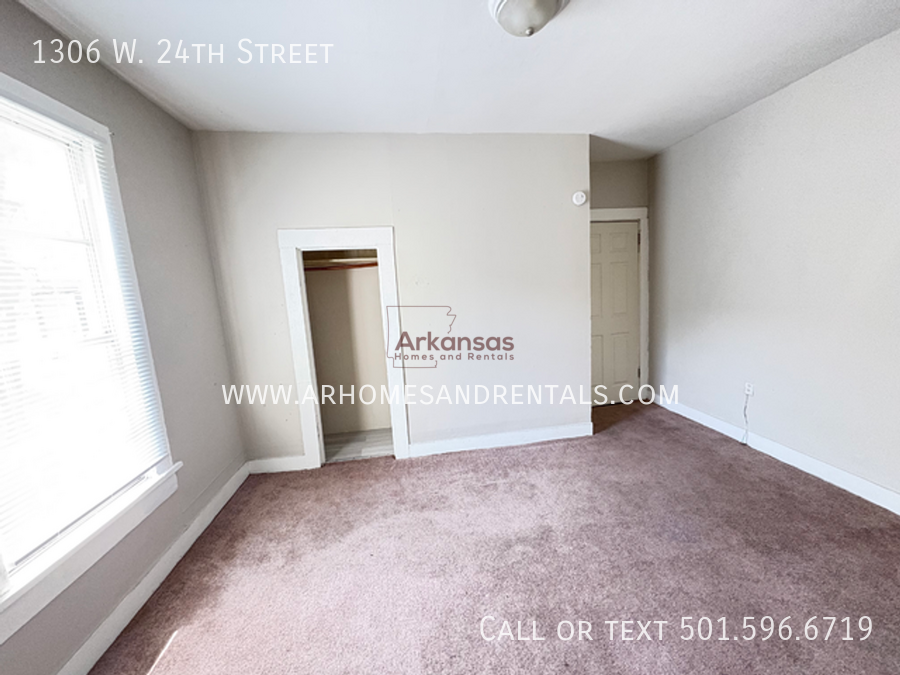 1306 W 24th St - Photo 5 of 10