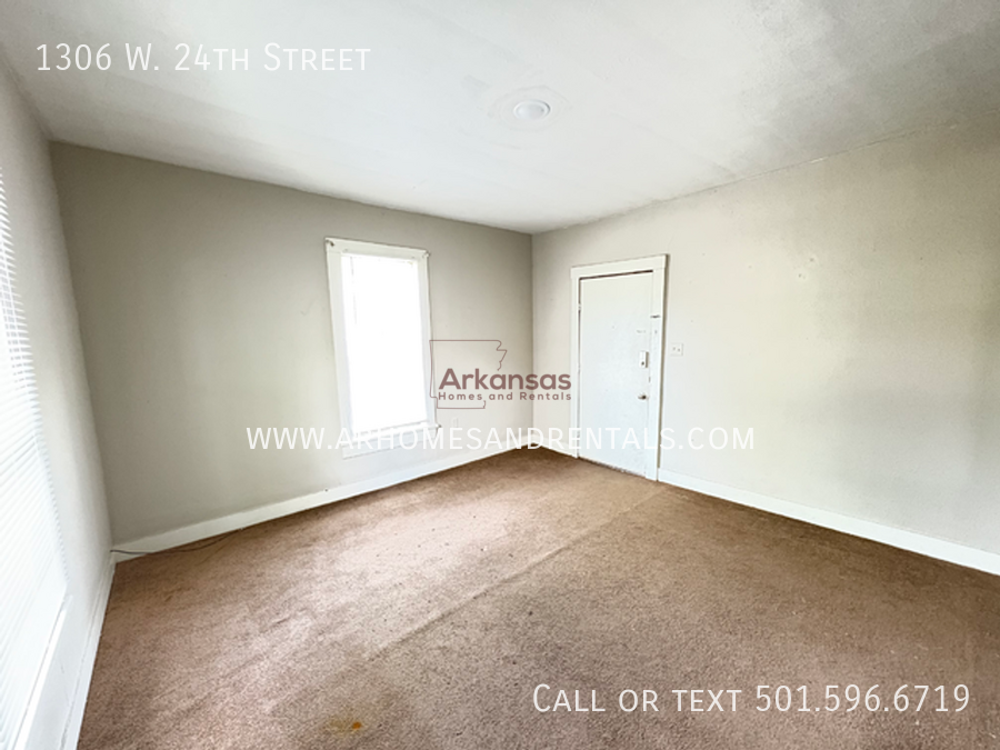 1306 W 24th St - Photo 6 of 10