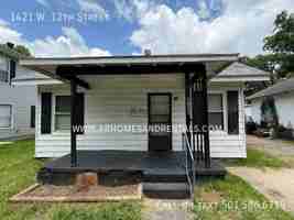 featured image of 1421 W 12th St