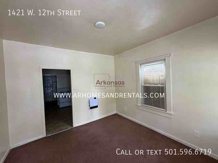 1421 W 12th St - Photo 4 of 27