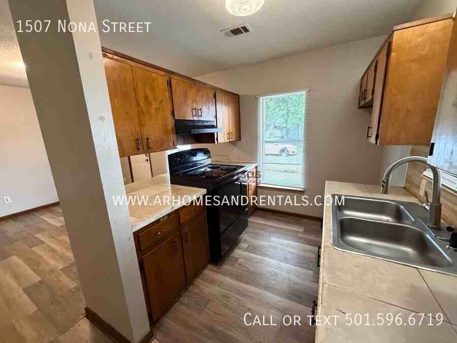 1507 Nona St - Photo 4 of 17