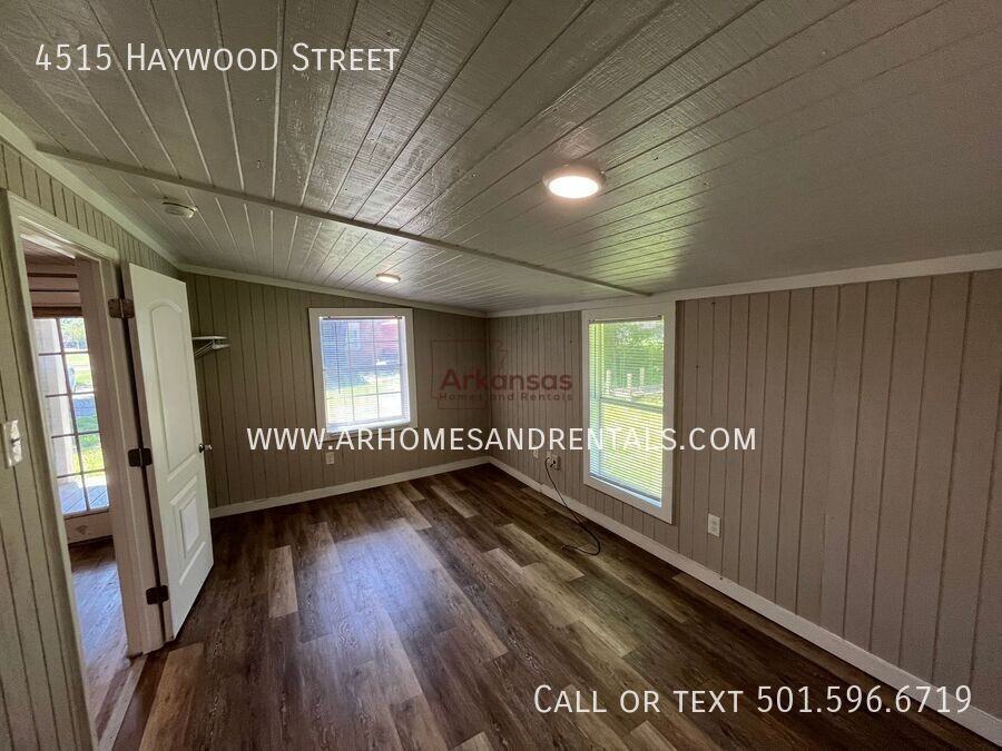 4515 Haywood St - Photo 2 of 11