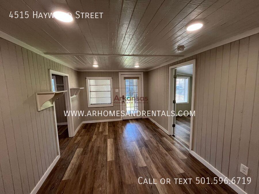 4515 Haywood St - Photo 4 of 11