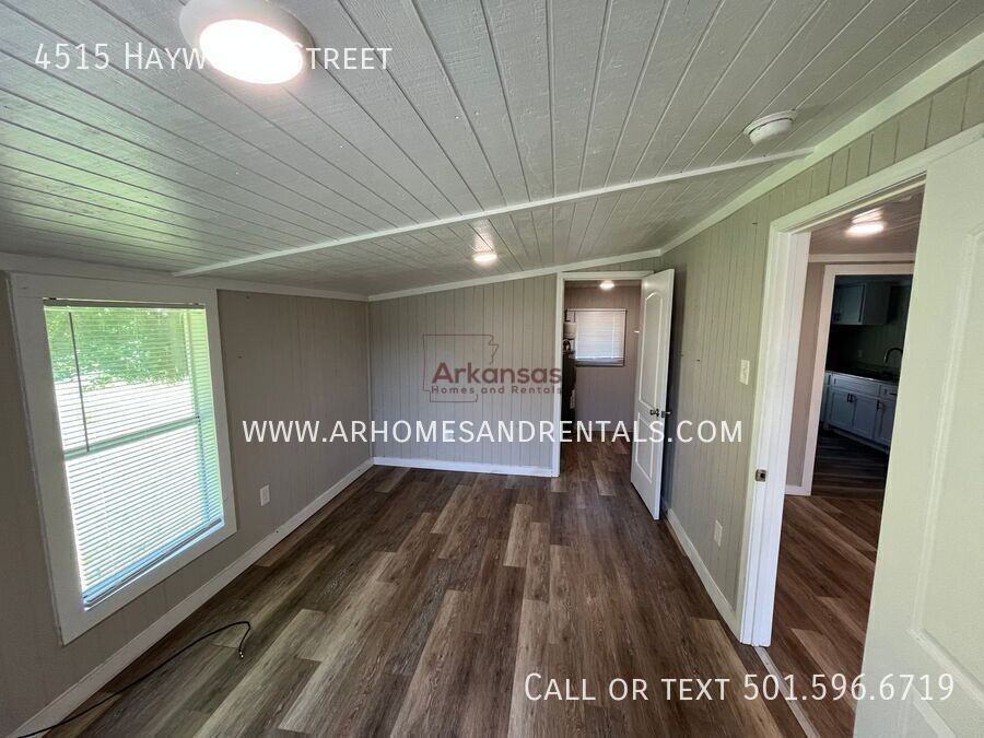 4515 Haywood St - Photo 7 of 11