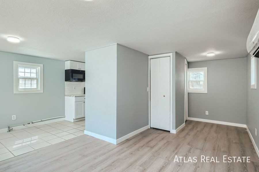 1811 14th Ave - Photo 2 of 5