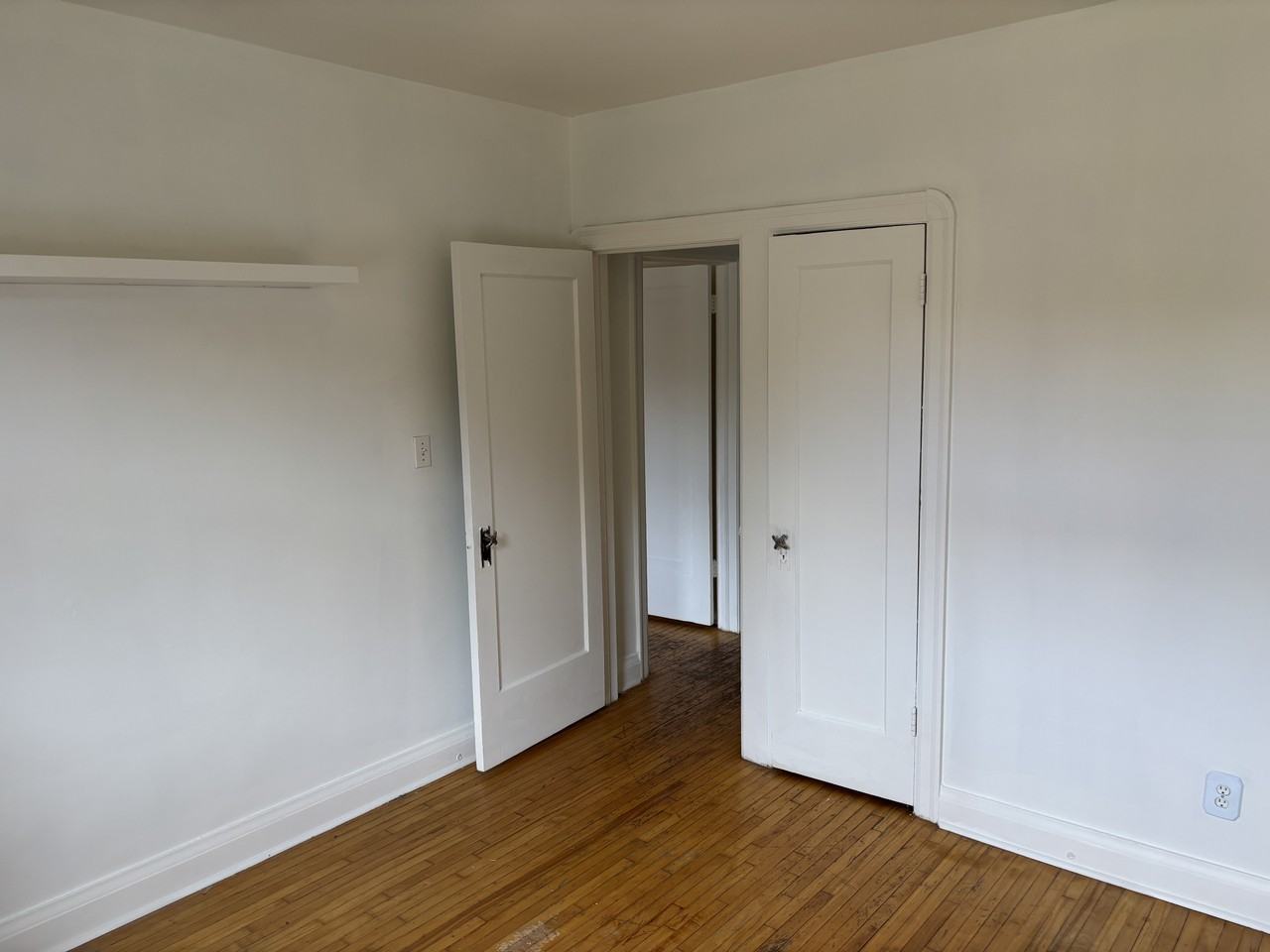 45 Lawrence Ave E - Photo 6 of 14