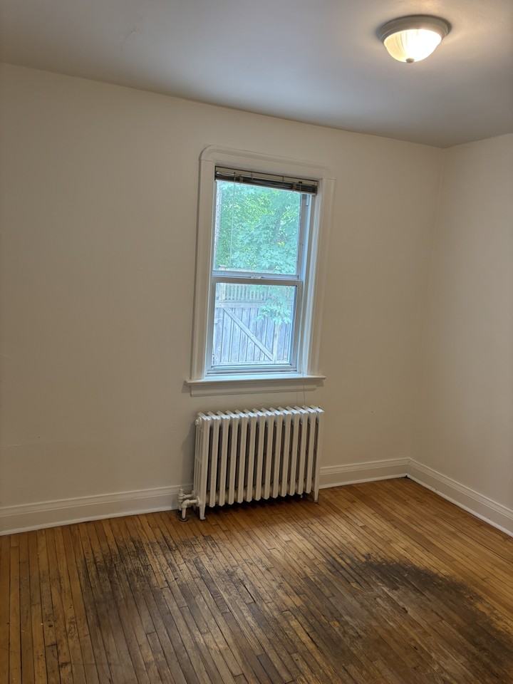 45 Lawrence Ave E - Photo 6 of 14