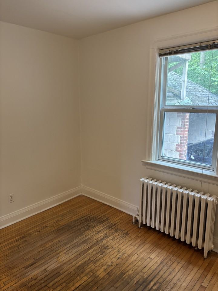 45 Lawrence Ave E - Photo 7 of 14