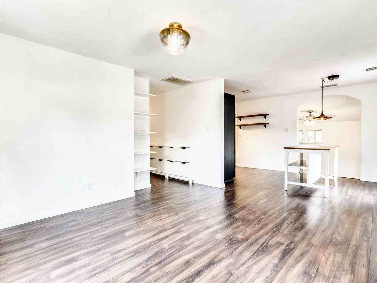 5607 Samuel Huston Ave - Photo 6 of 26