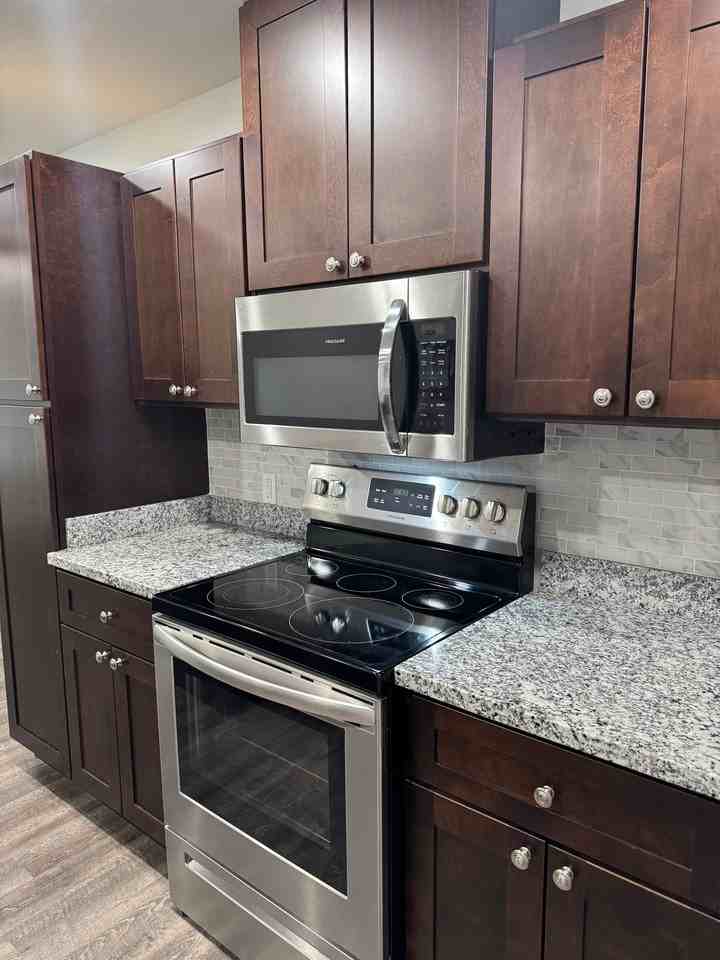 136 Duplantis St #D - Photo 3 of 9