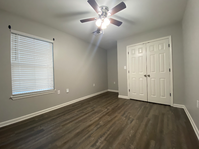 136 Duplantis St #D - Photo 6 of 9