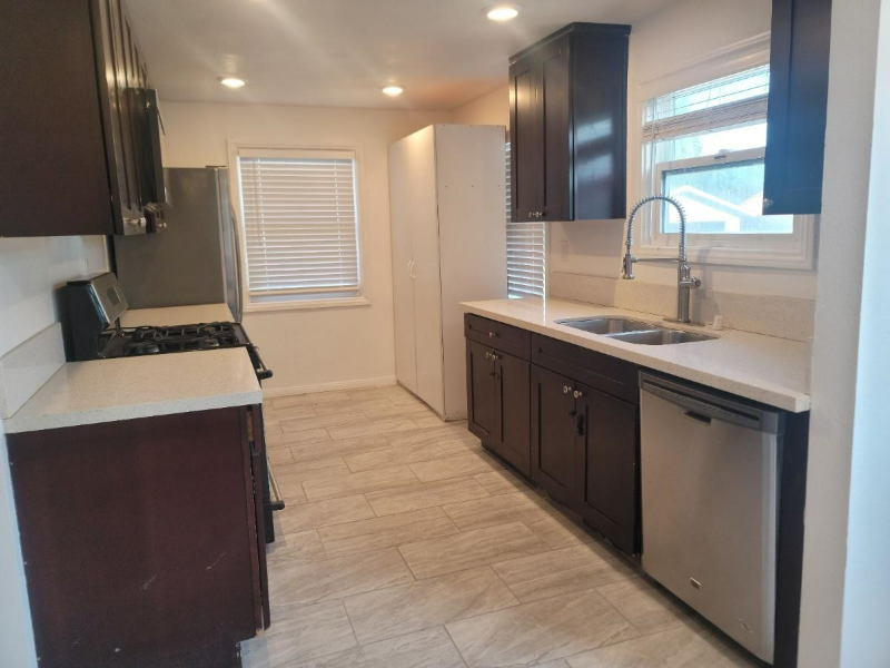 150 W Camden Ave - Photo 5 of 13