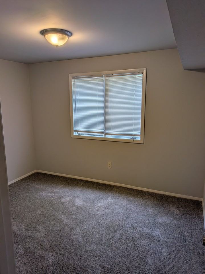 22024 Gloucester Ct #B5 - Photo 3 of 9