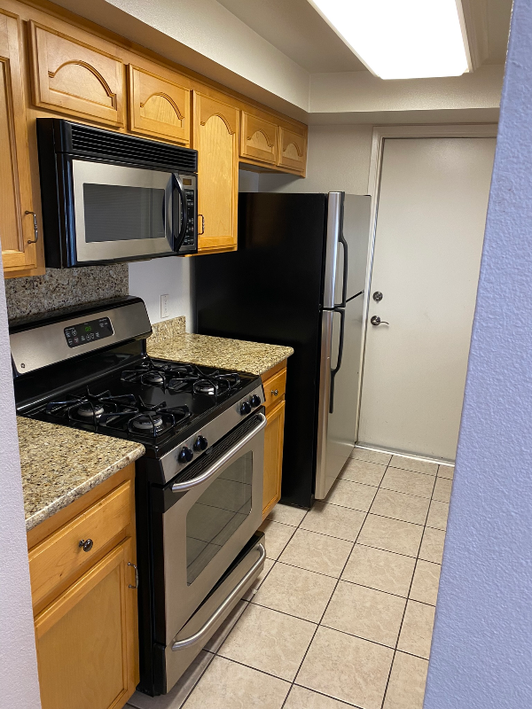 500 White Ln - Photo 7 of 12