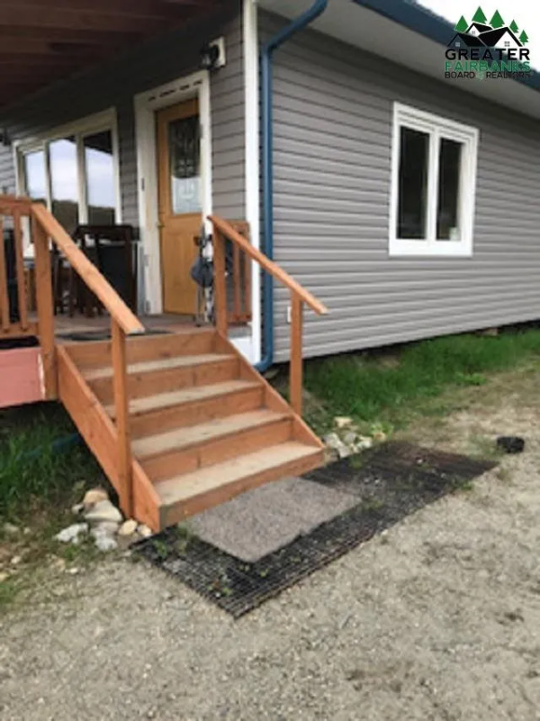 690 El Rancho Dr #B - Photo 2 of 9