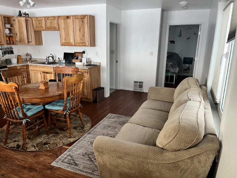 690 El Rancho Dr #B - Photo 4 of 9