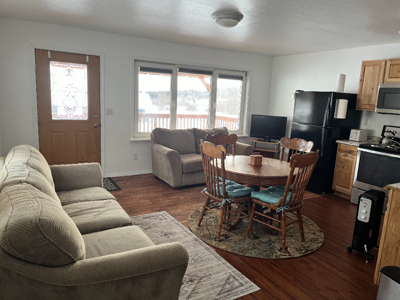 690 El Rancho Dr #B - Photo 5 of 9