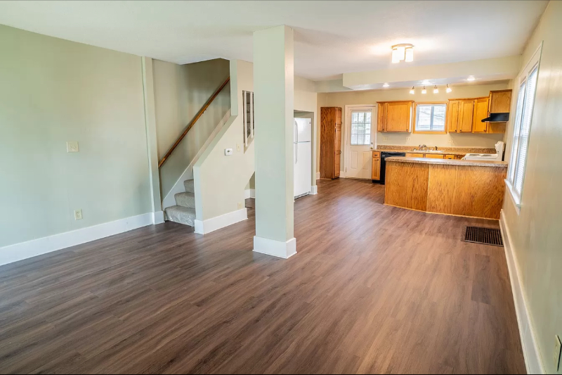 3319 S Harrison St - Photo 4 of 15