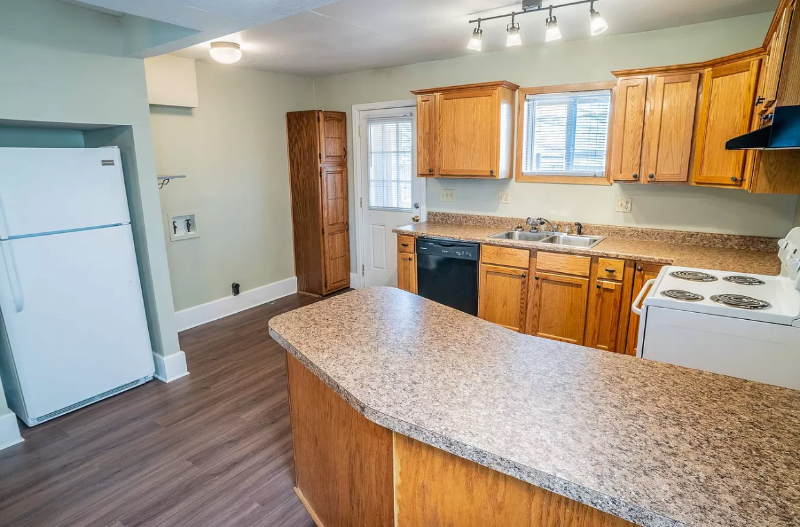 3319 S Harrison St - Photo 5 of 15