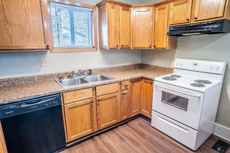 3319 S Harrison St - Photo 7 of 15
