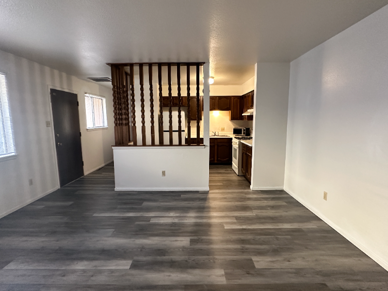 2805 E 22nd St #D - Photo 3 of 8