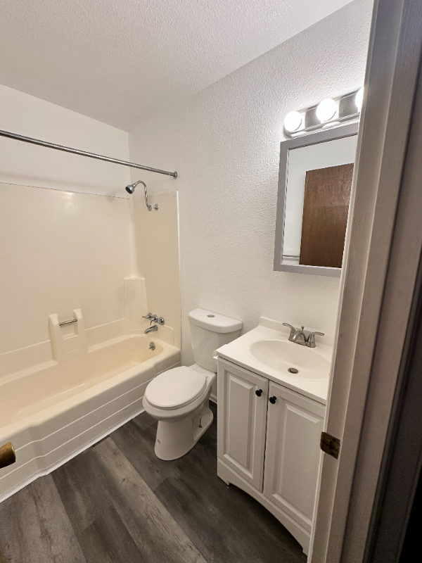 2805 E 22nd St #D - Photo 5 of 8