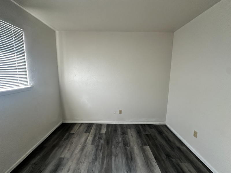 2805 E 22nd St #D - Photo 7 of 8