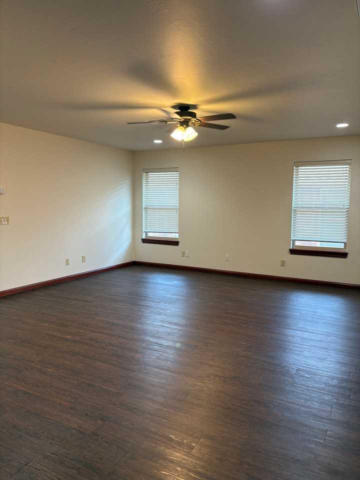 1615 E Lawter Rd - Photo 7 of 12