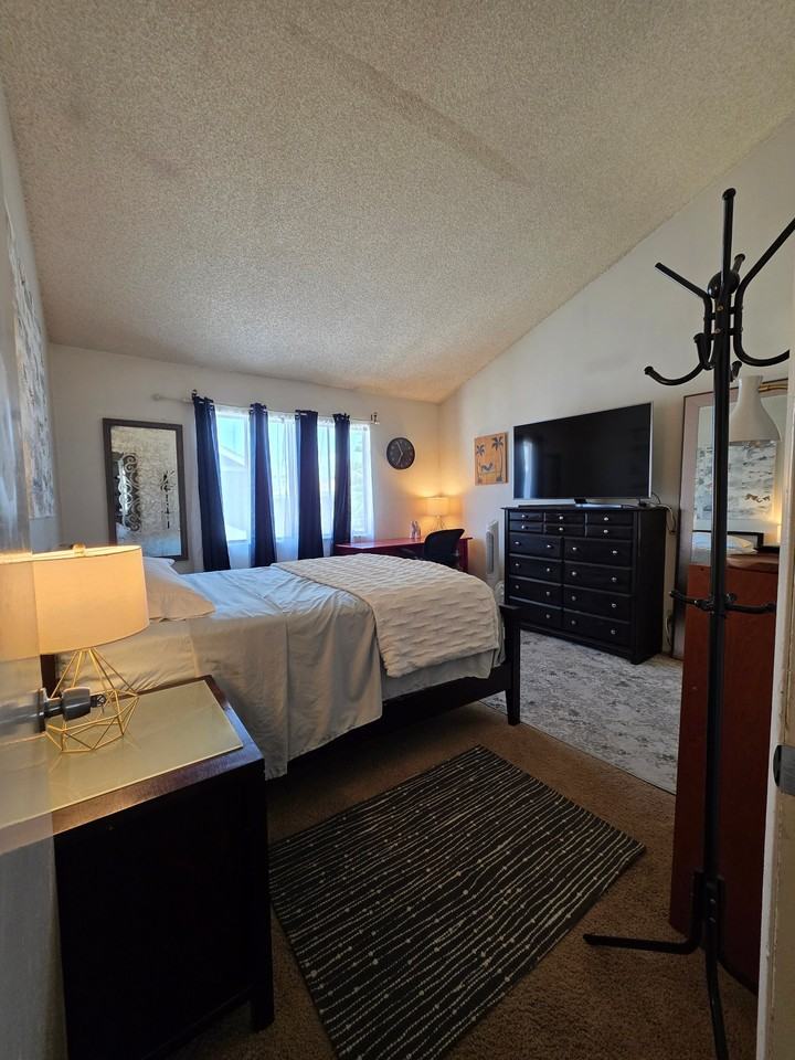 2121 Dufour Ave - Photo 2 of 11