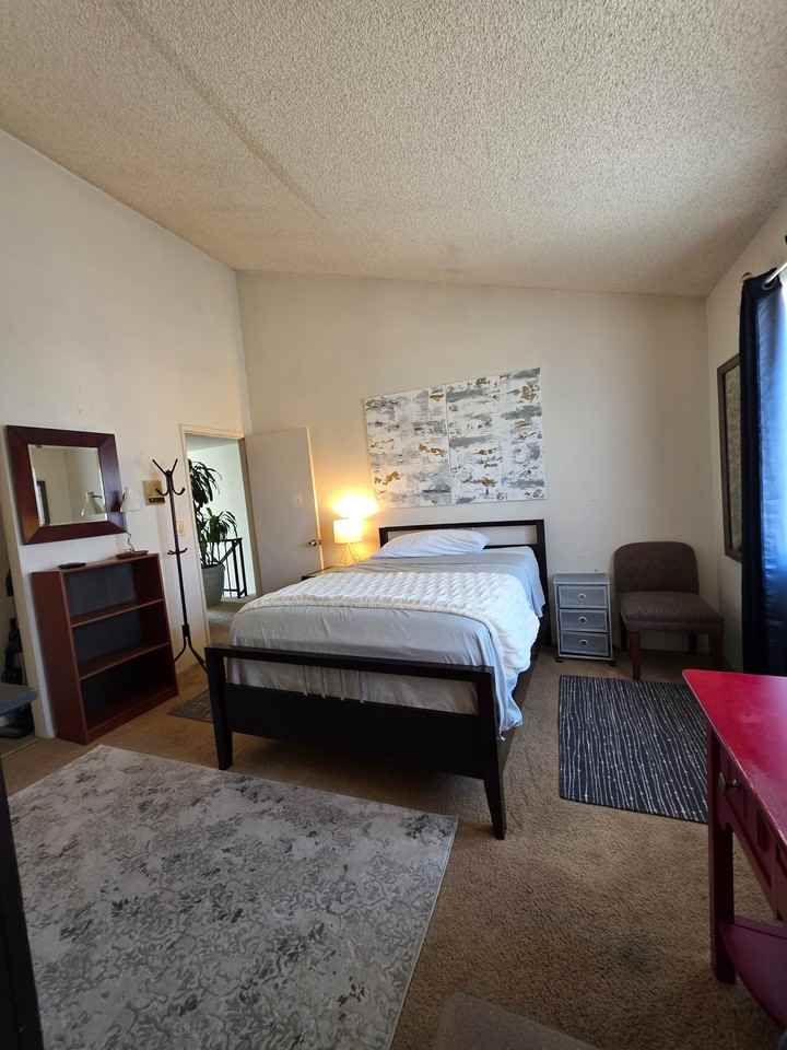 2121 Dufour Ave - Photo 4 of 11