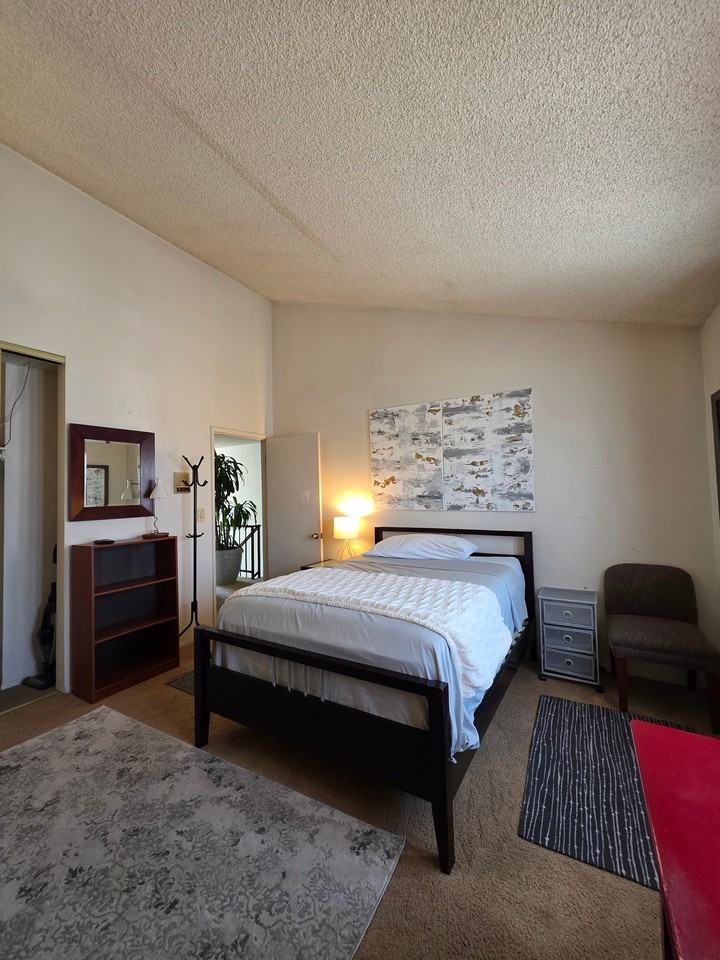 2121 Dufour Ave - Photo 5 of 11