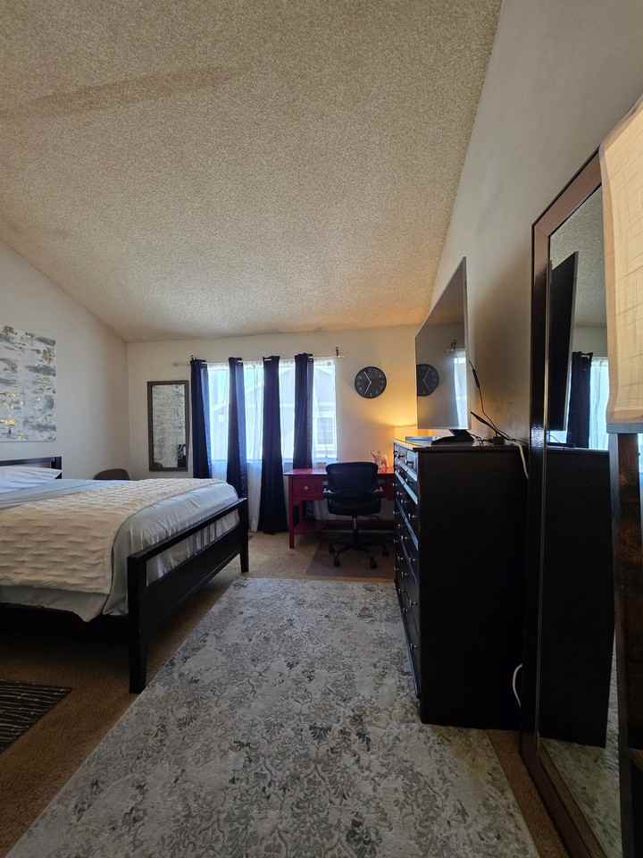 2121 Dufour Ave - Photo 6 of 11