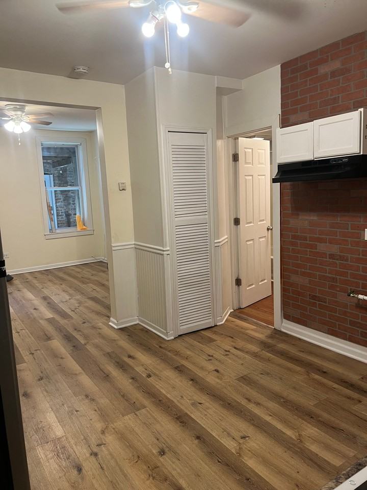 1512 N Greenview Ave - Photo 2 of 9