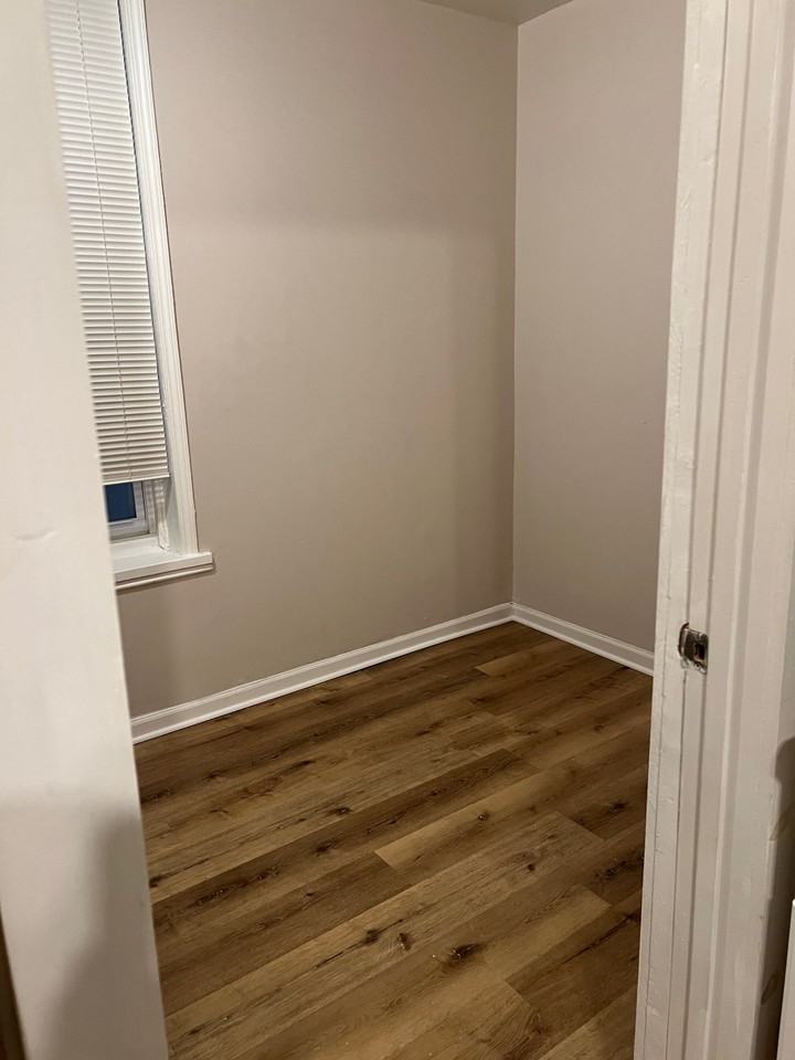 1512 N Greenview Ave - Photo 5 of 9