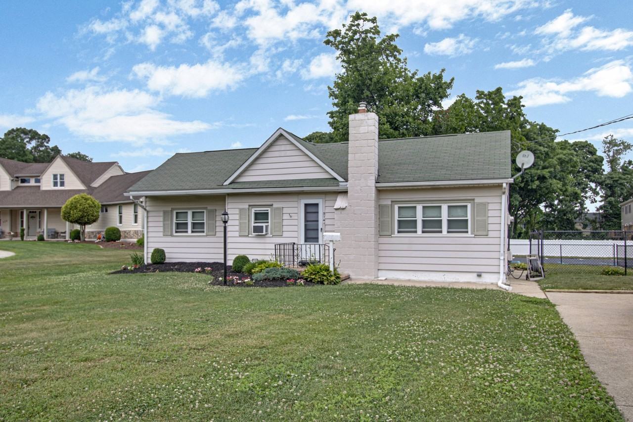 514 N Main St - Photo 3 of 19