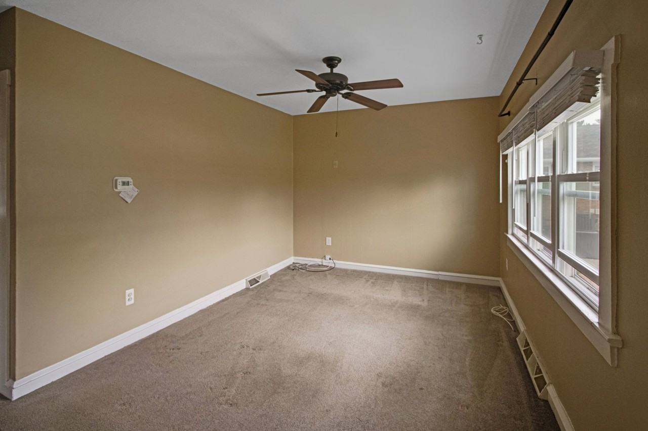 514 N Main St - Photo 5 of 19