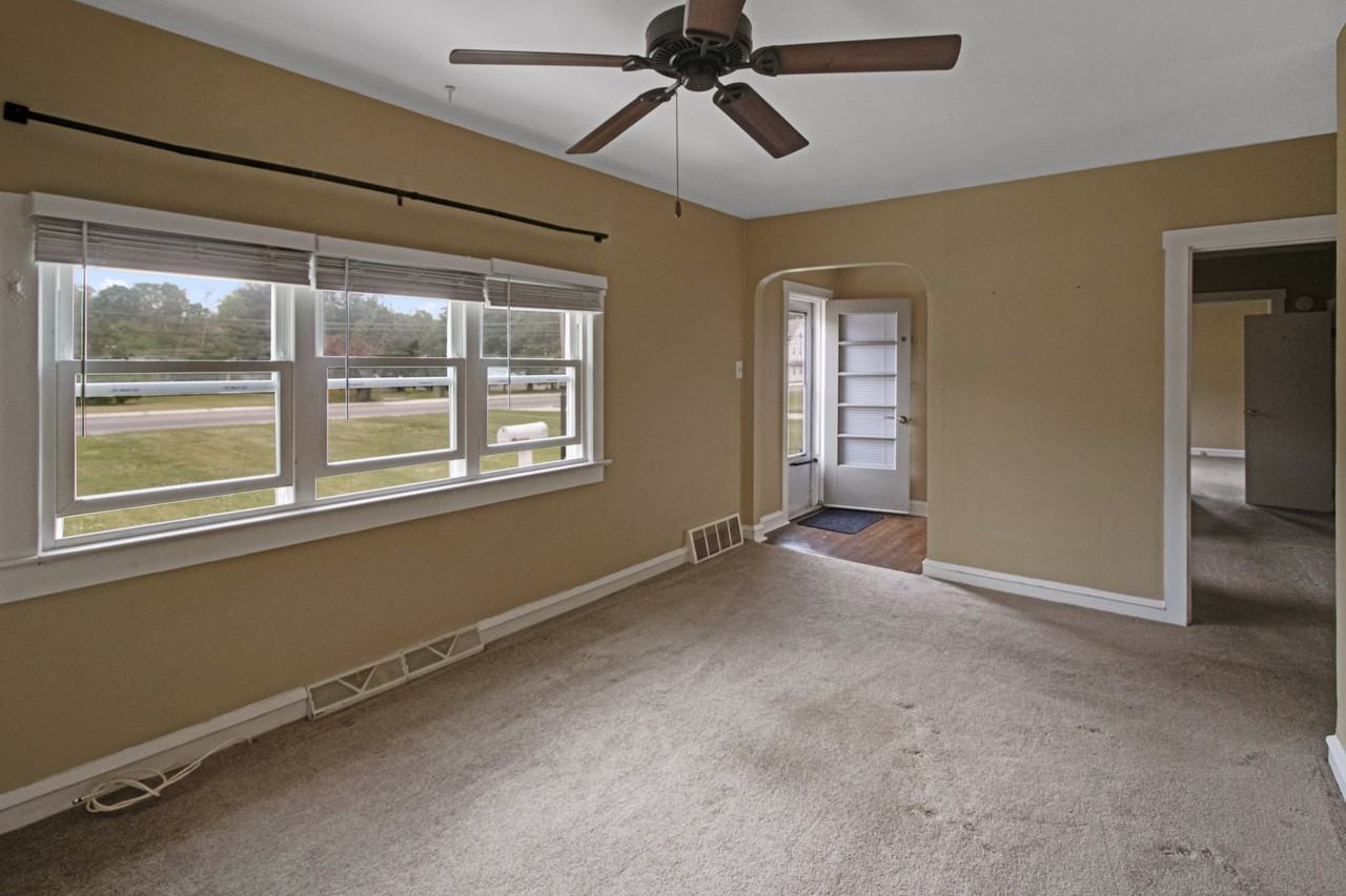 514 N Main St - Photo 6 of 19