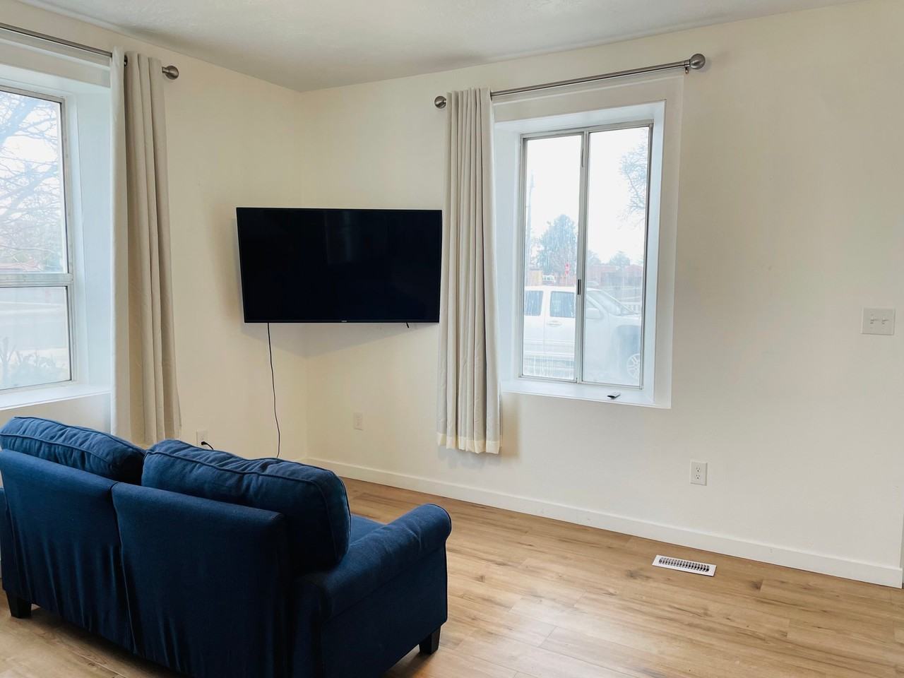 311 N Center St - Photo 3 of 17