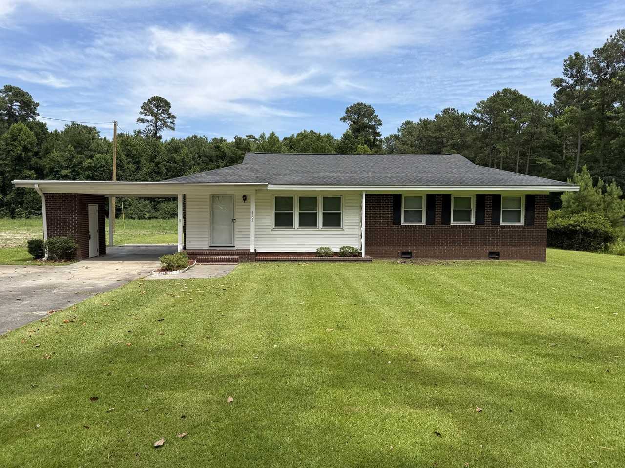 1102 Mary Ln - Photo 3 of 20