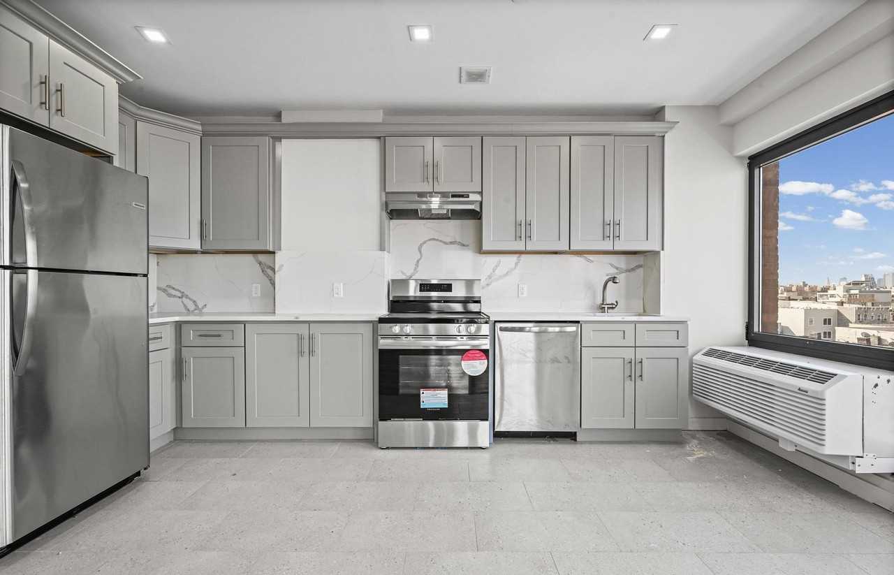 360 4th Ave - Photo 2 of 8