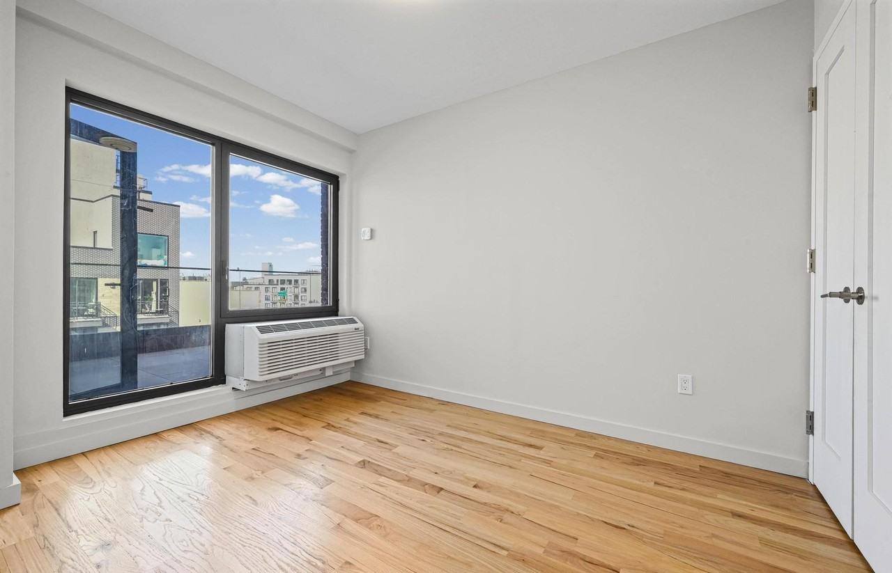 360 4th Ave - Photo 6 of 8