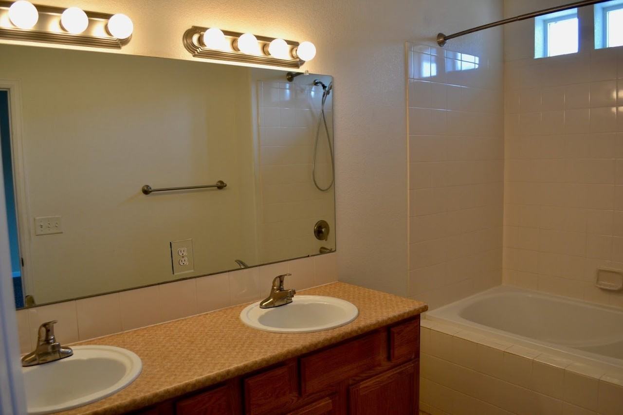 2921 Kansas Dr #L - Photo 6 of 8