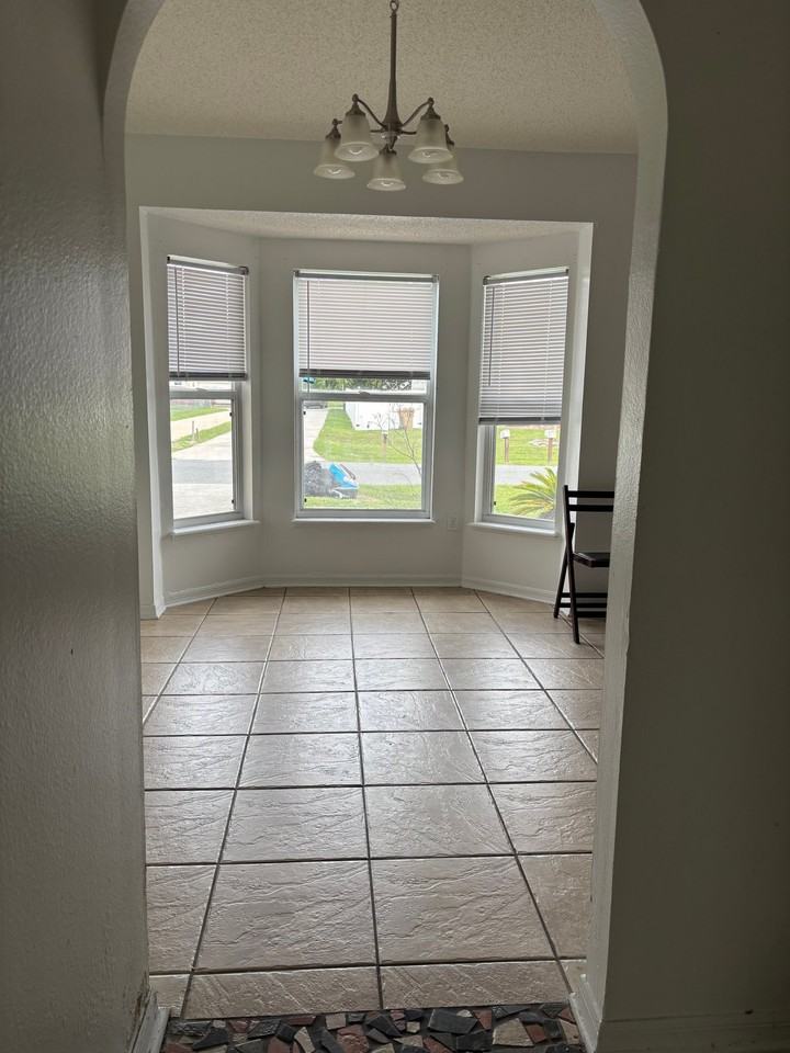 305 Cocoa Ct - Photo 3 of 14