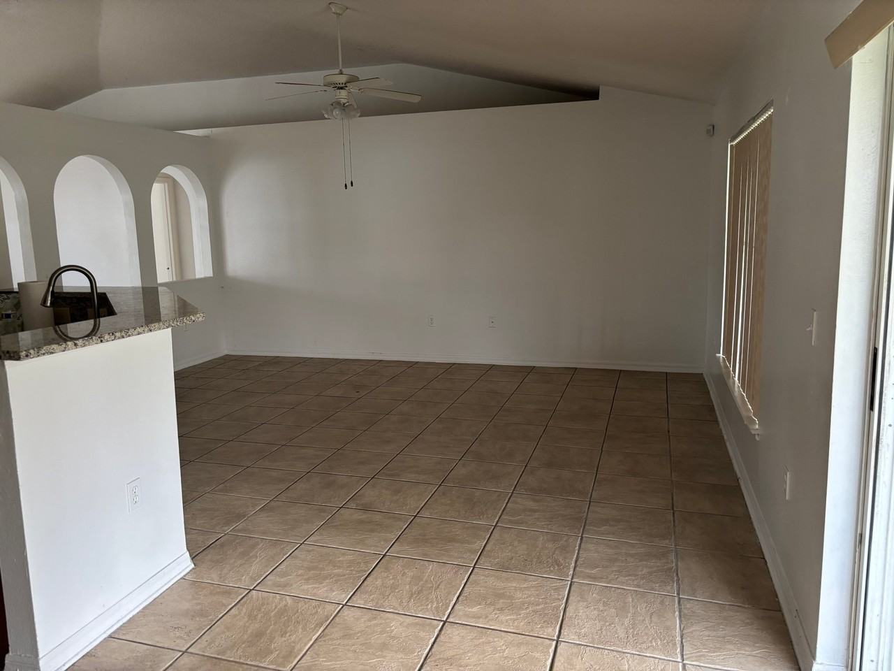 305 Cocoa Ct - Photo 4 of 14