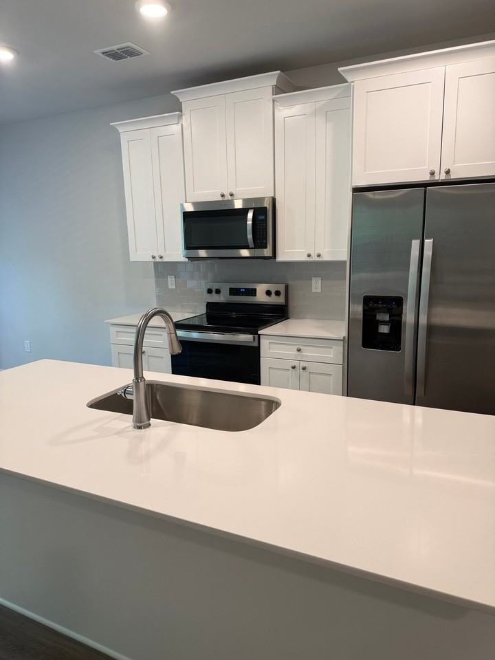 214 Abbott Crossing Cir - Photo 4 of 20